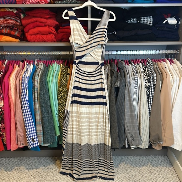 Gilli navy/ivory/tan striped back cross cross cut out sleeveless maxi dress XS - Picture 3 of 3